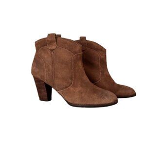 Clarks Brown Suede Ankle Boots – Stacked Heel, Western-Inspired, Size 9.5